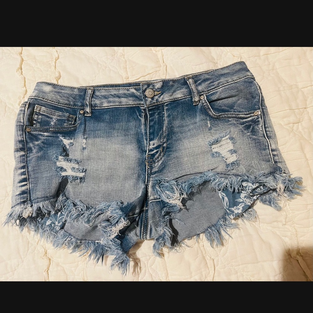 Who wears short shorts !?!?